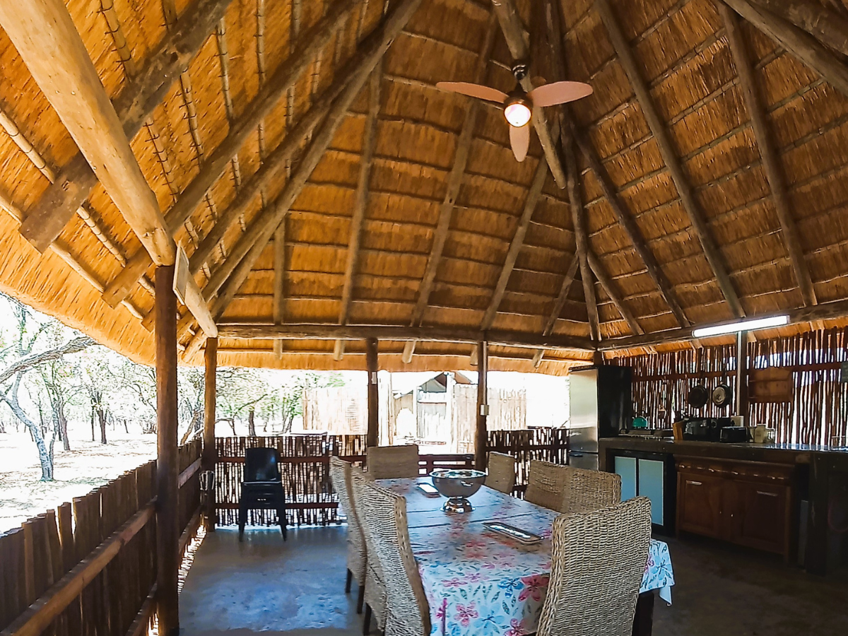 Sun Acres Farm outdoor kitchen and boma/braai area shared by Pool Room and Luxury Safari Tents Sun Acres Farm outdoor kitchen and boma/braai area shared by Pool Room and Luxury Safari Tents